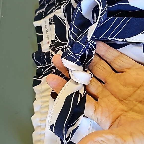 Liz Claiborne women's 20 W. Pants with tie in front White with blue leaves Comfy - Picture 6 of 7